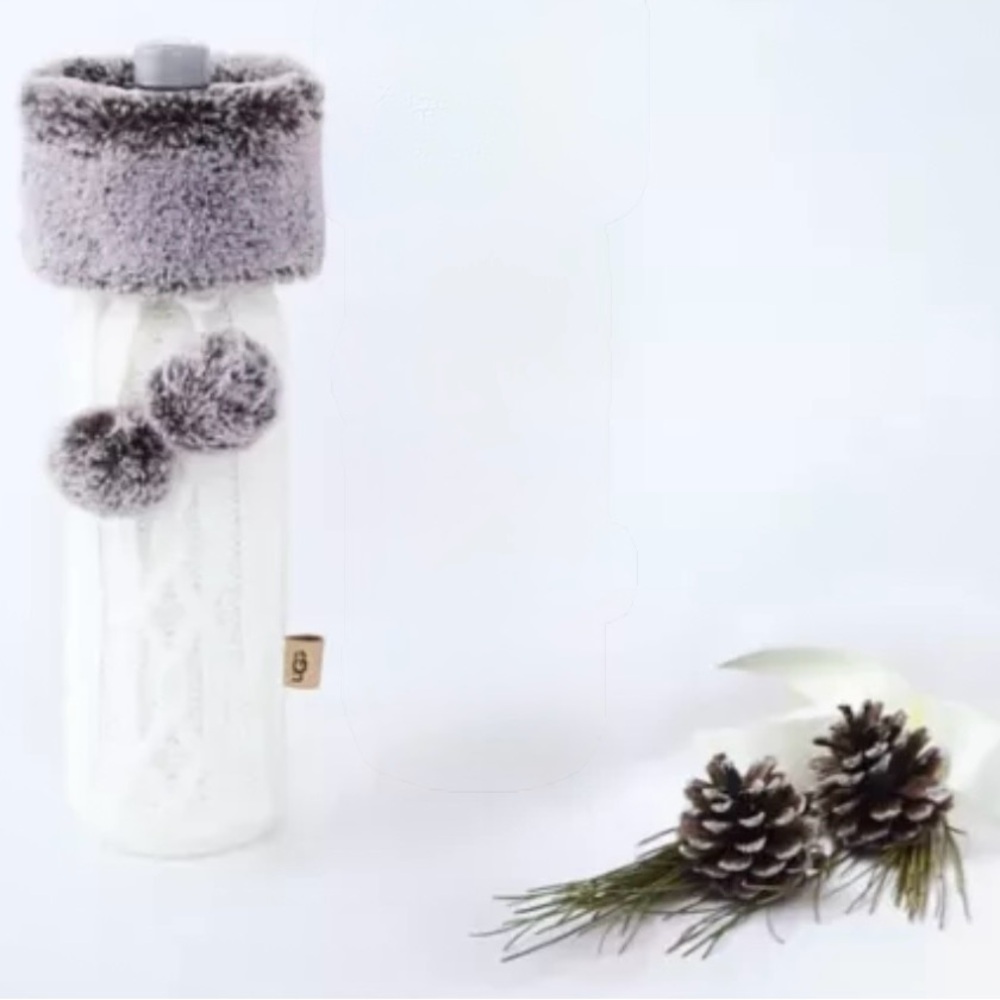 UGG Wine Bottle Holder Knit With Faux Fur & Pom Poms Holiday Xmas
